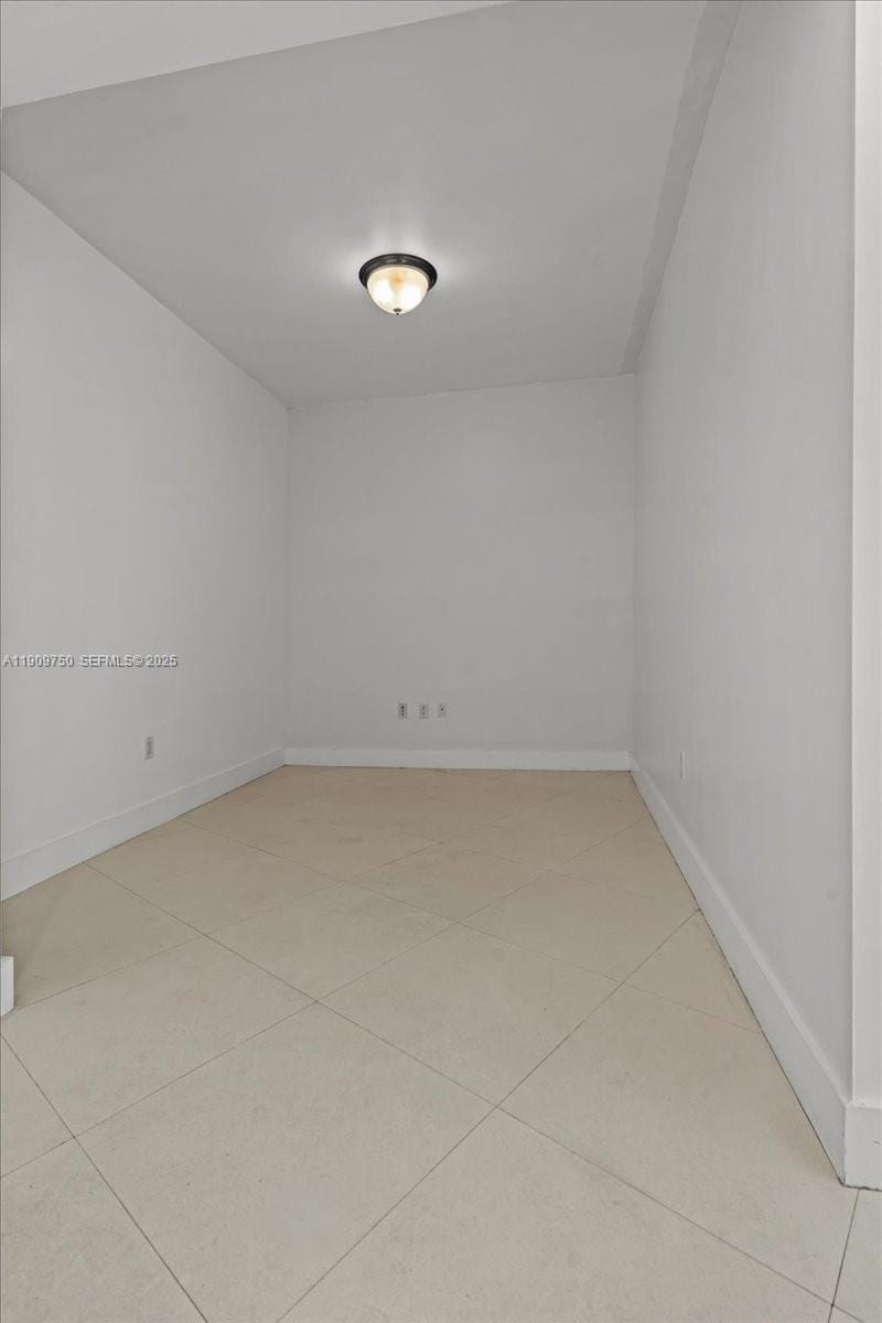 3030 NE 188 Street 604 — photo 4