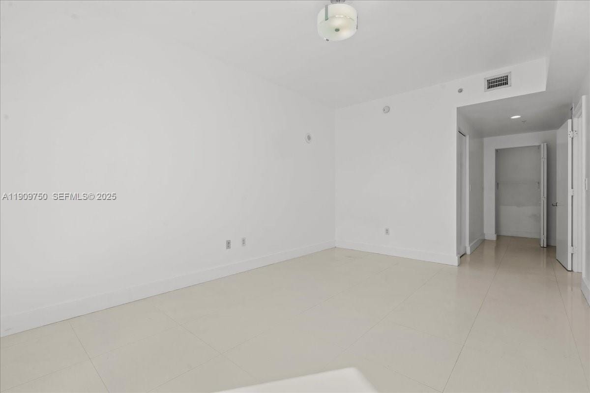 3030 NE 188 Street 604 — photo 9
