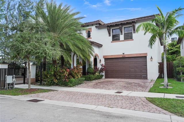 10204 NW 86th Street, sold in Grand Bay North, Doral, FL