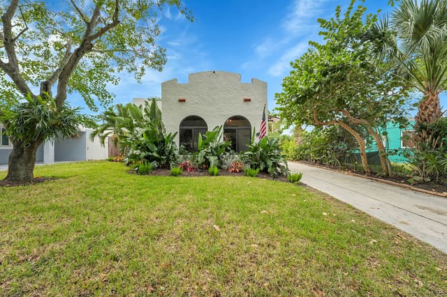 5211 Garden Avenue, West Palm Beach, FL 33405