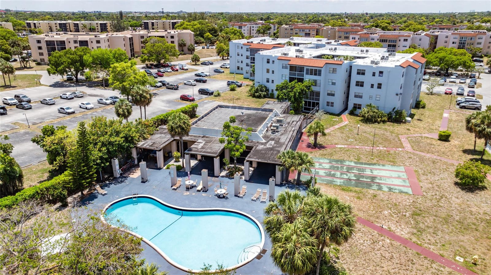 2800 Somerset Drive 218j — photo 1