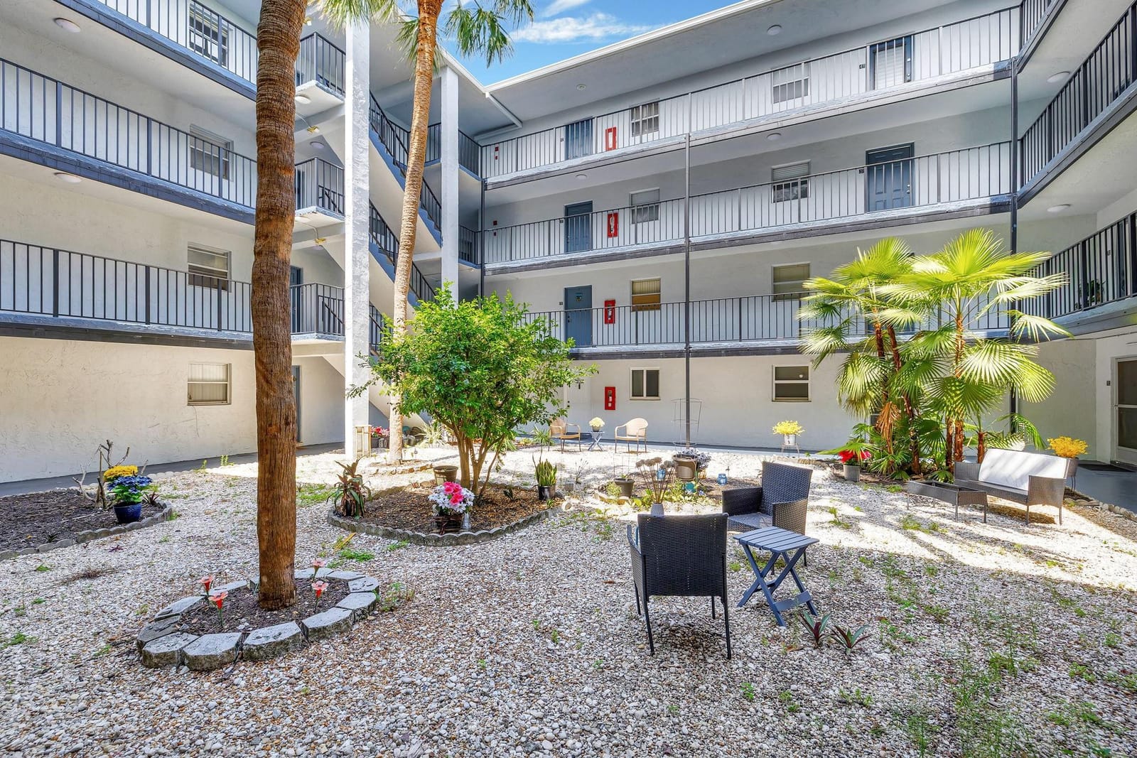 2800 Somerset Drive 218j — photo 2