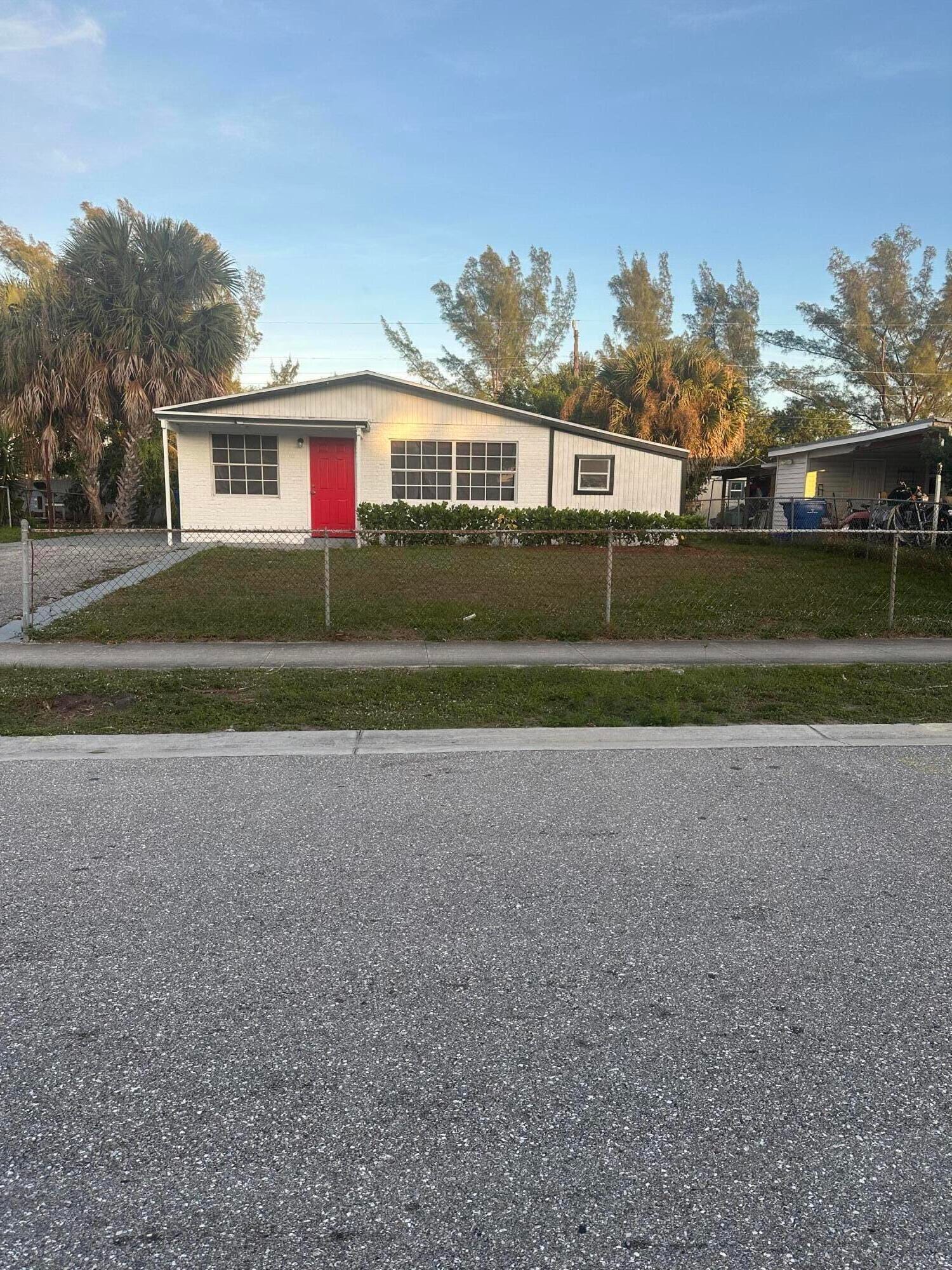 1210 Avenue R, Riviera Beach, FL 33404 photo 1