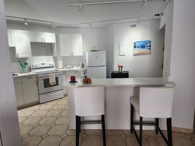 600 Parkview Drive 911, Hallandale Beach, FL 33009