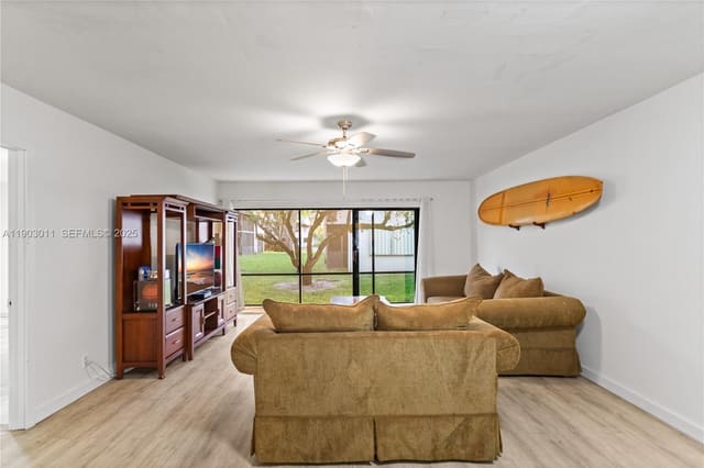 212 W Laurel Drive 1303, Margate, FL 33063