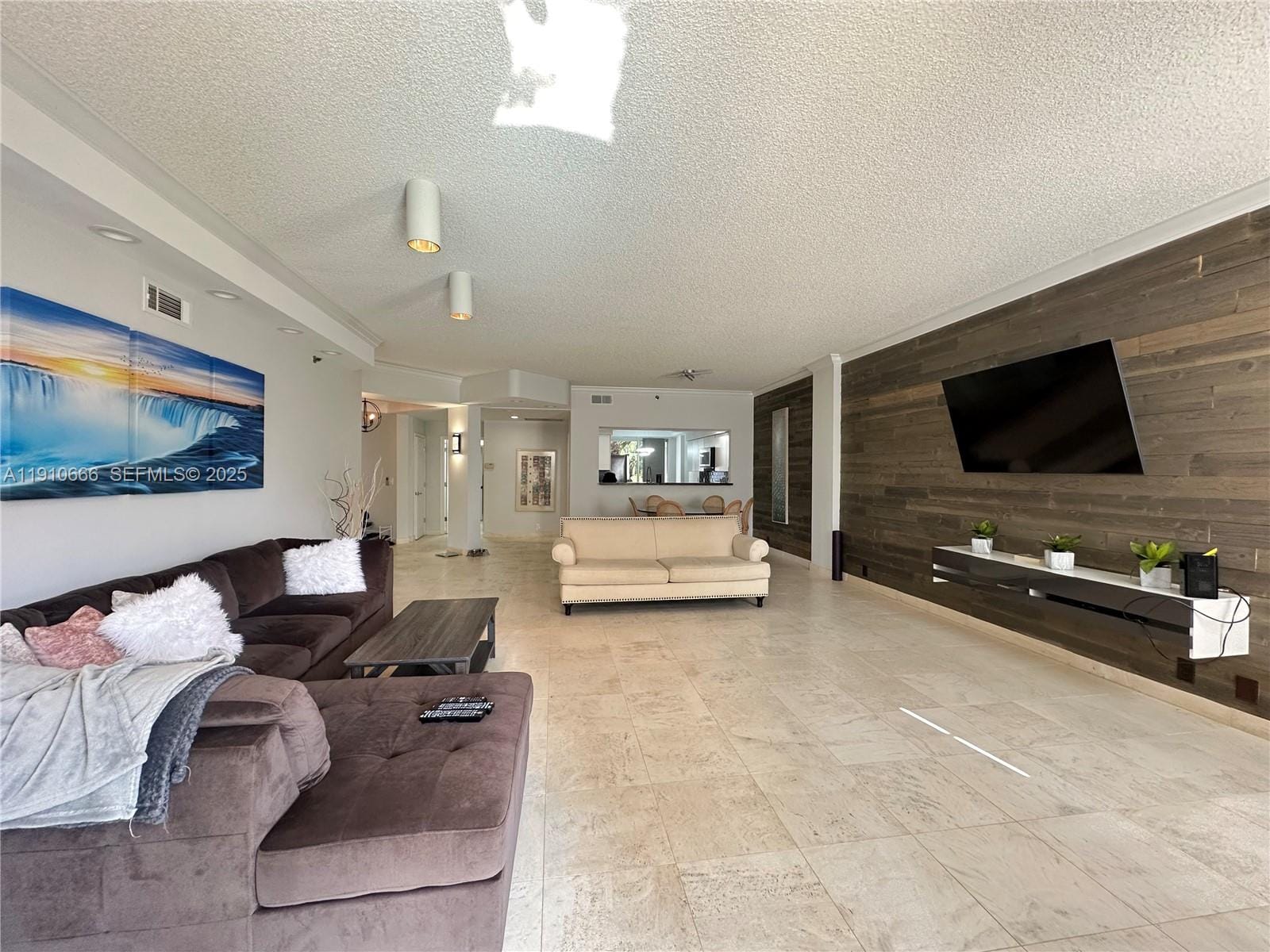 3900 Island Boulevard B-303 — photo 11