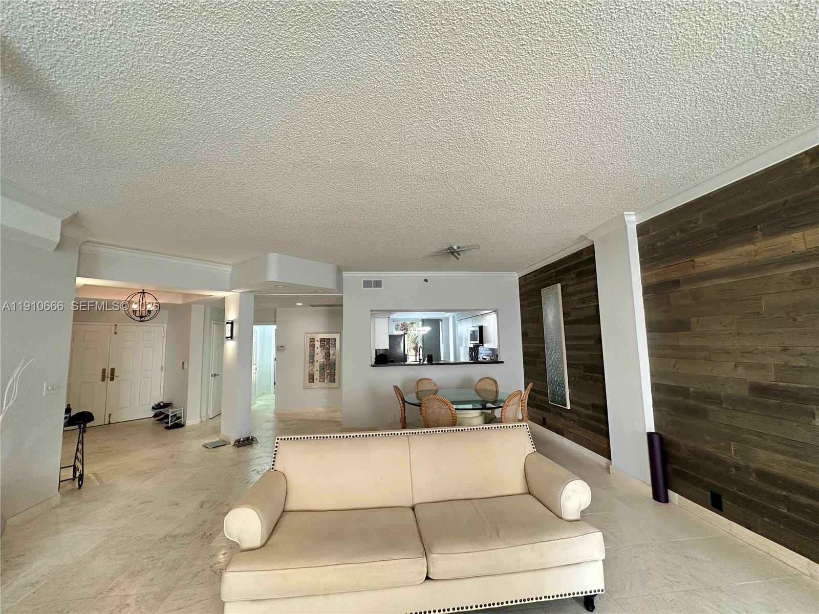 3900 Island Boulevard B-303 — photo 12