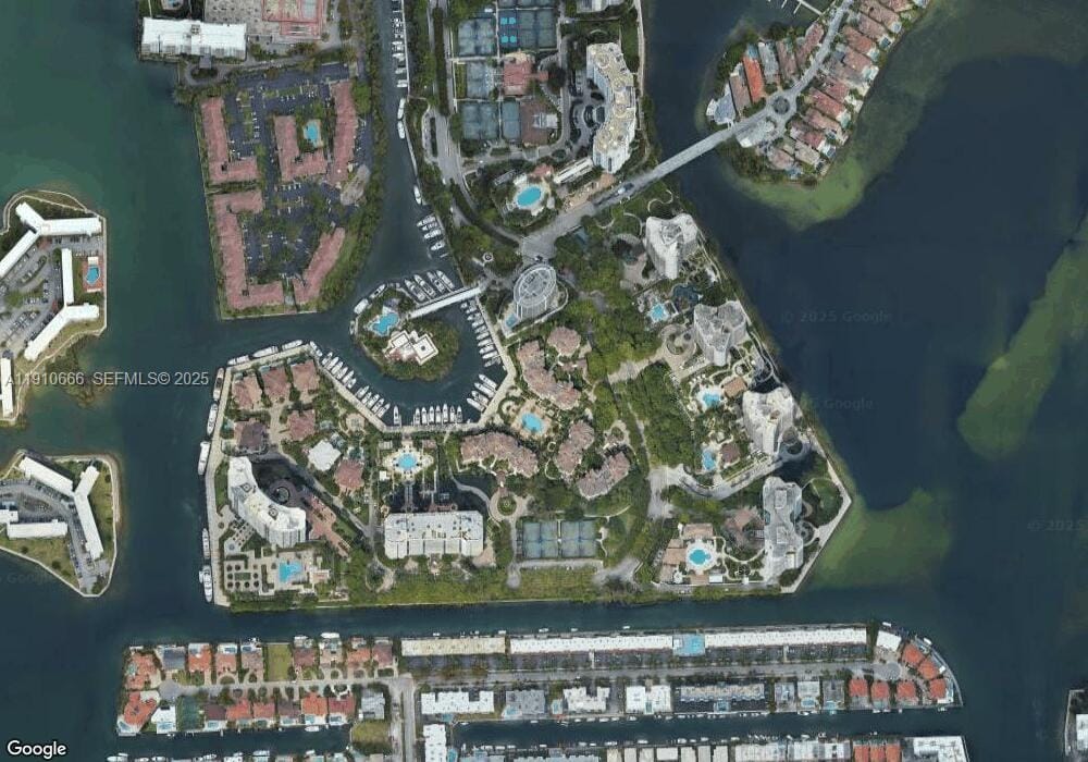 3900 Island Boulevard B-303 — photo 3