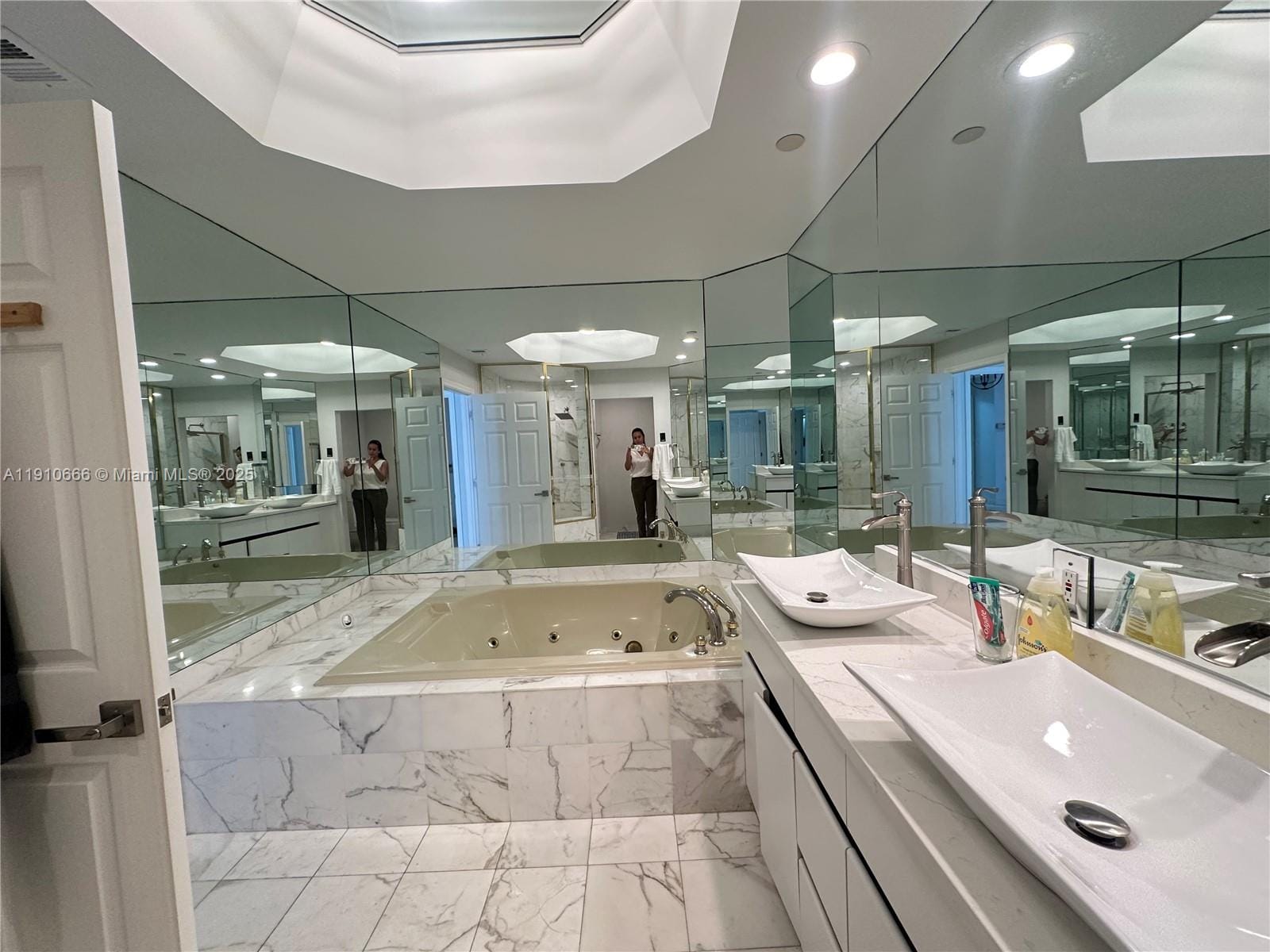 3900 Island Boulevard B-303, Aventura, FL 33160 photo 30