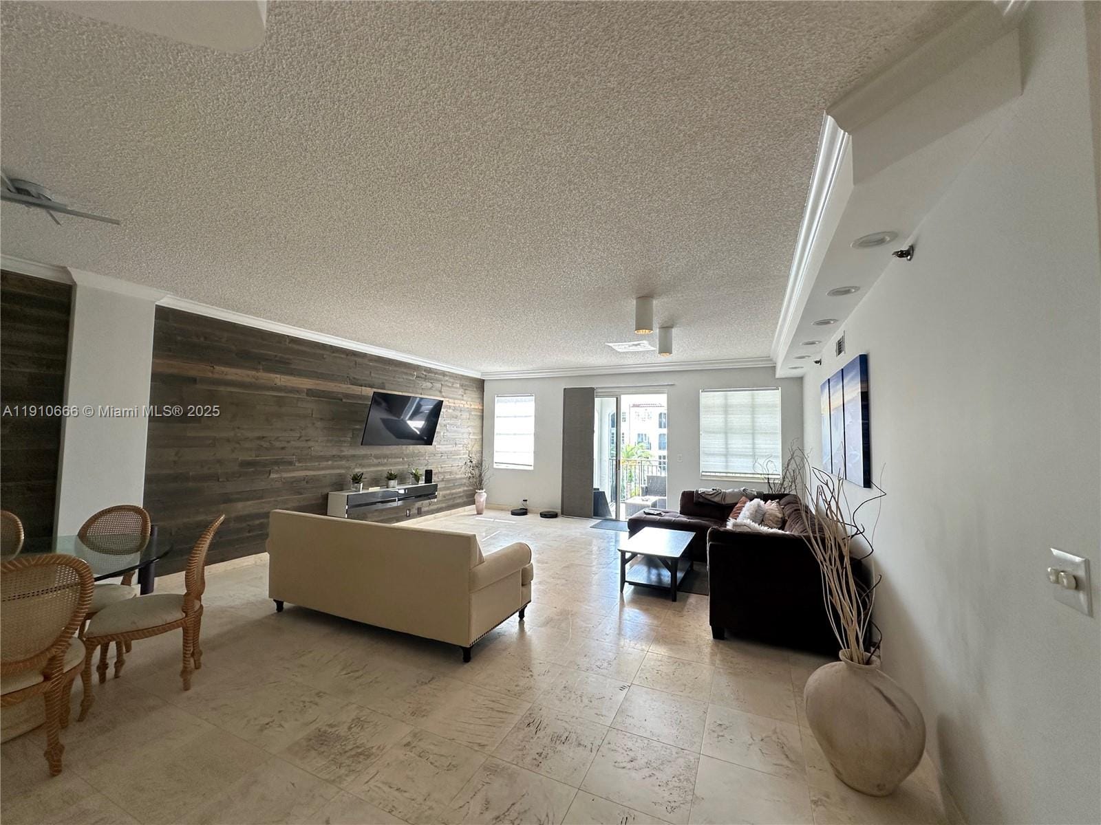 3900 Island Boulevard B-303 — photo 6