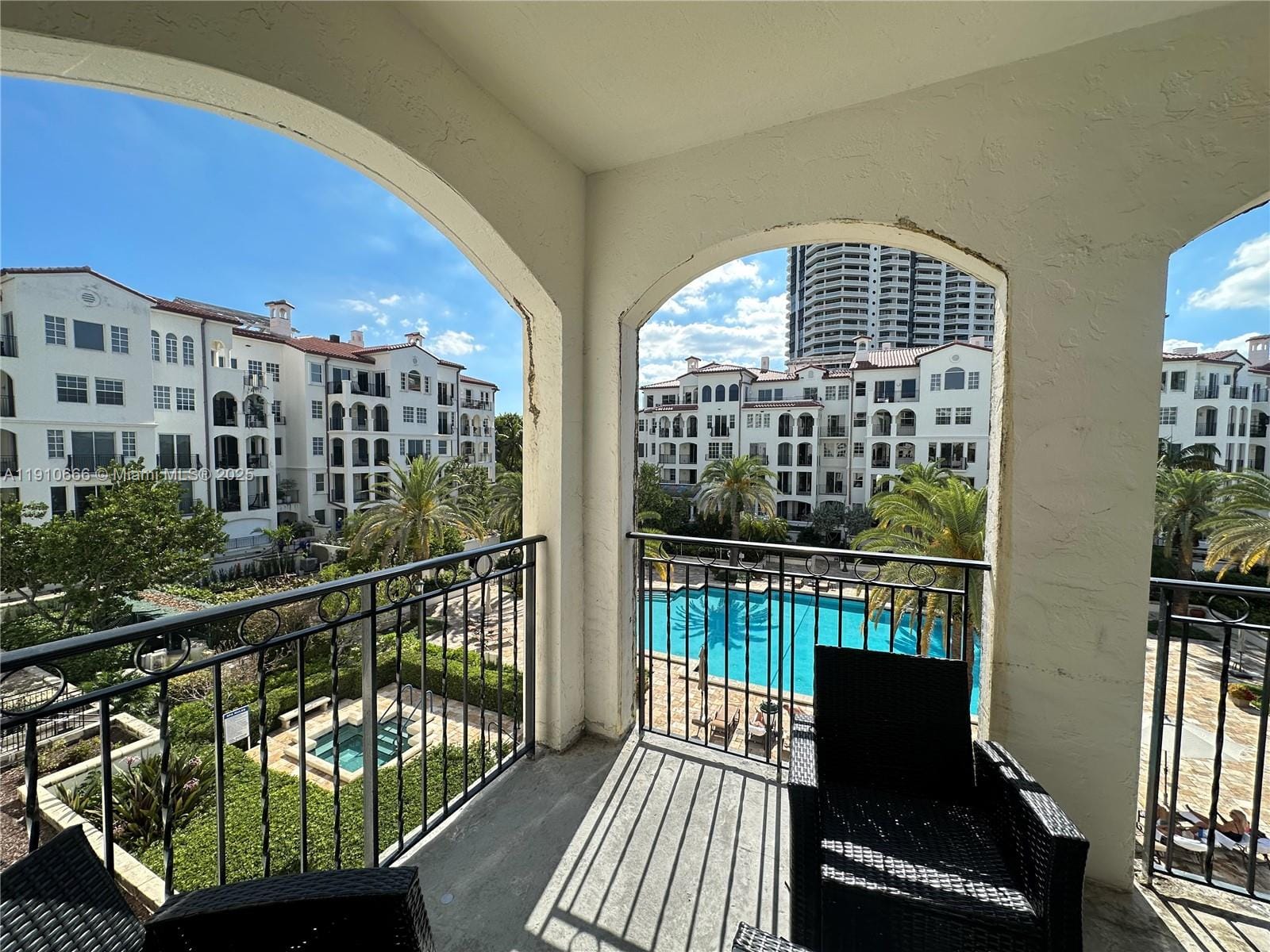3900 Island Boulevard B-303 — photo 8