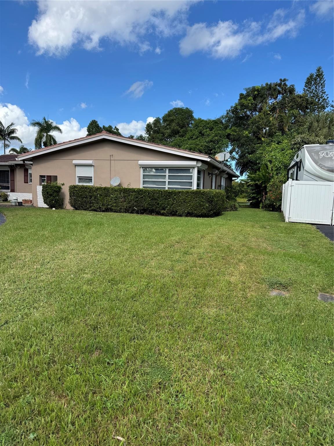 936 W Tropical Way, Plantation, FL 33317 photo 2