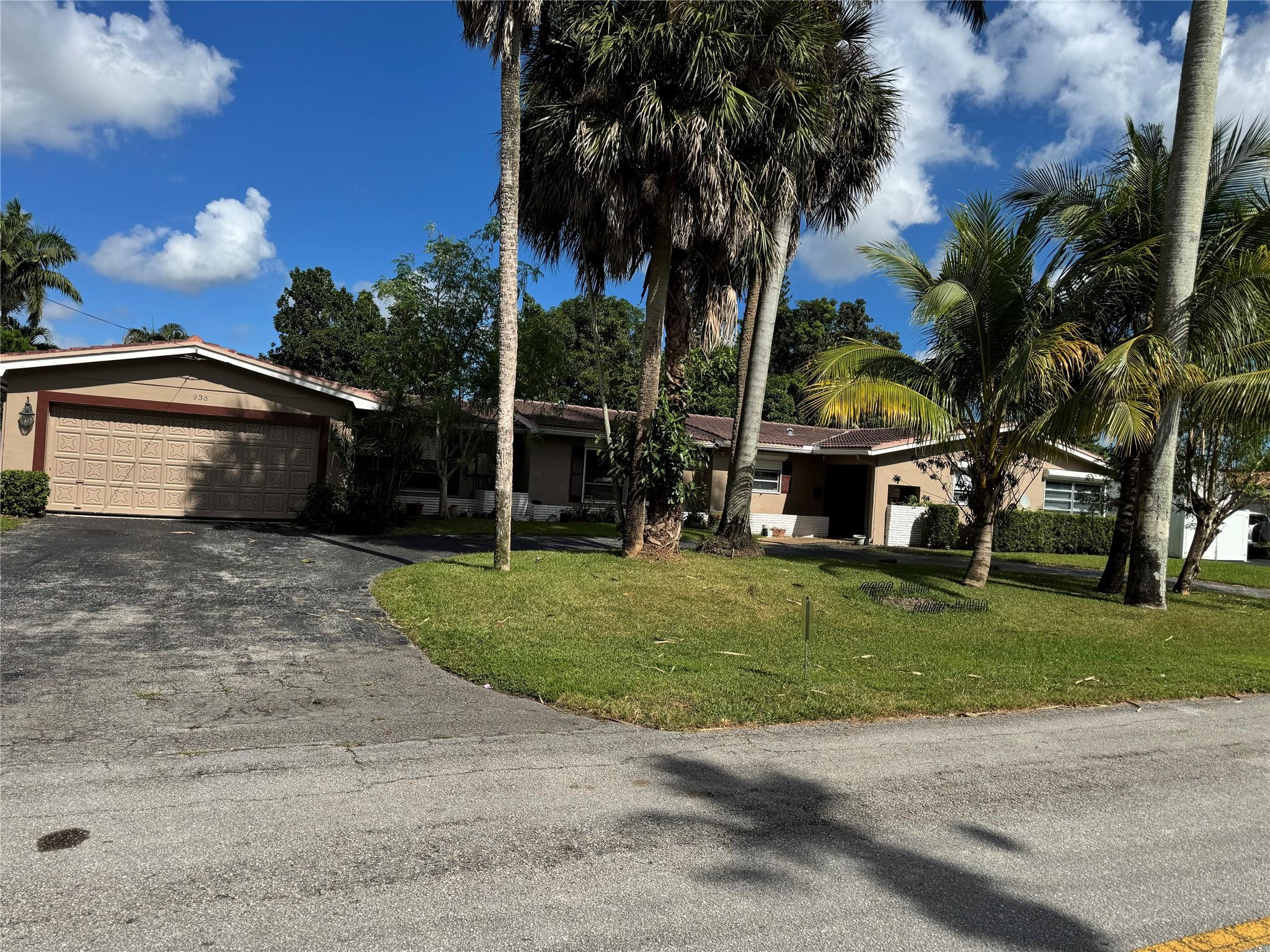 936 W Tropical Way, Plantation, FL 33317, Plantation