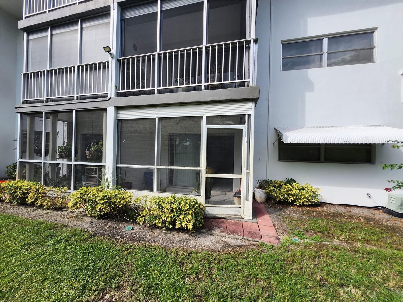 1201 Hillcrest Court 105 — photo 12