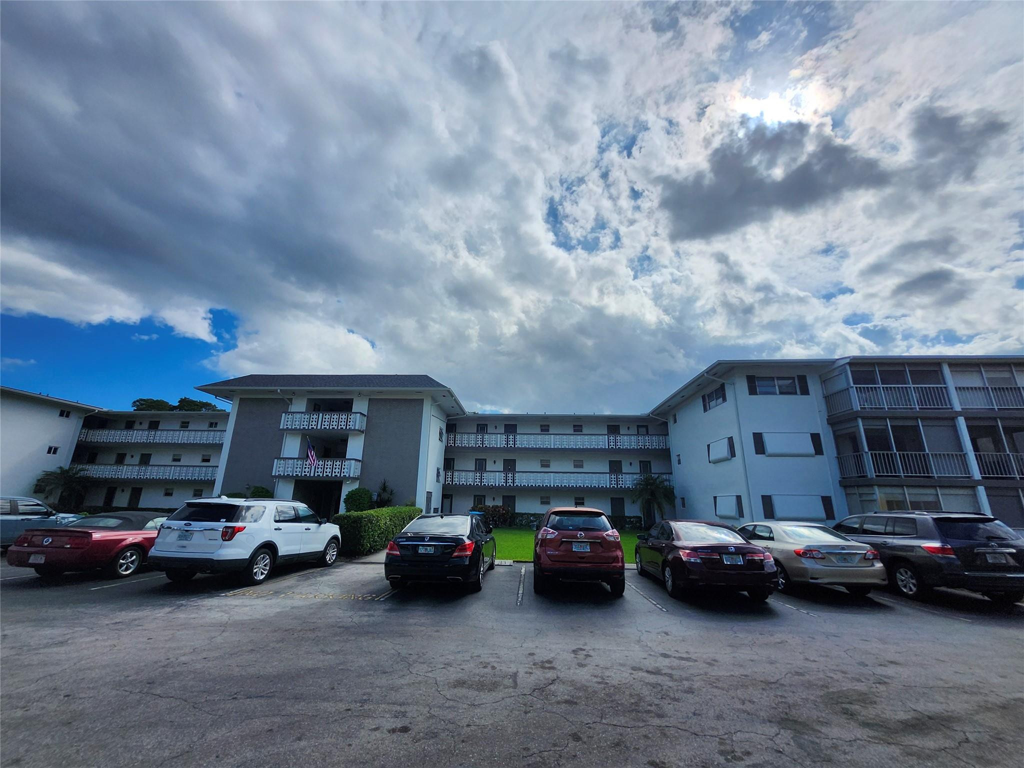 1201 Hillcrest Court 105, Hollywood, FL 33021, Hollywood