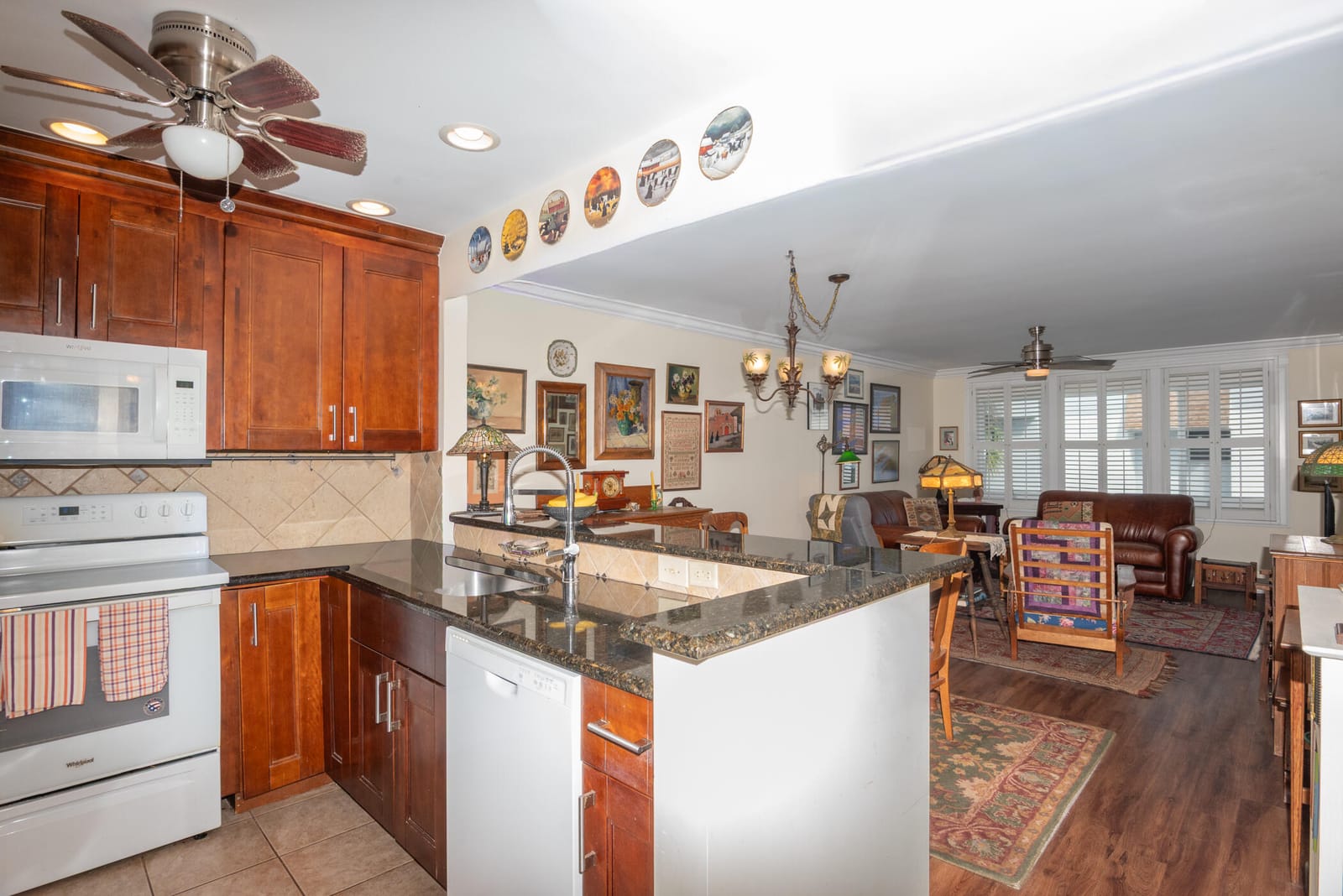 1516 S Lakeside Drive 411 — photo 4