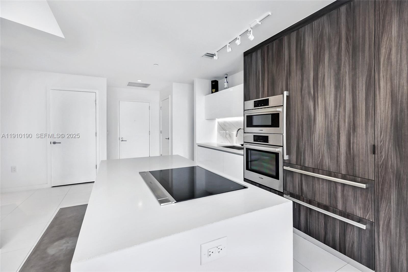 851 NE 1st Avenue 1202, Miami, FL 33132 photo 15