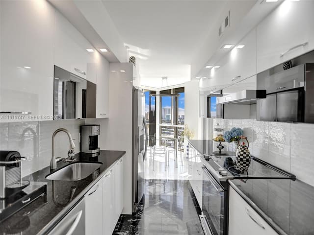 1000 E Island Boulevard 2103, Aventura, FL 33160