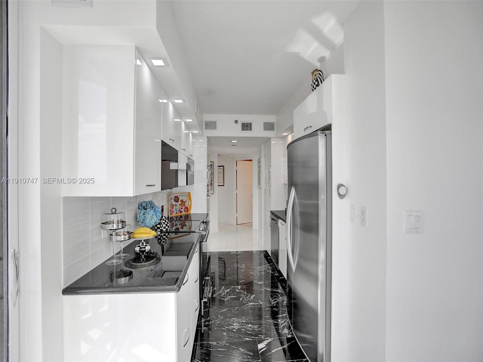 1000 E Island Boulevard 2103, Aventura, FL 33160 photo 2