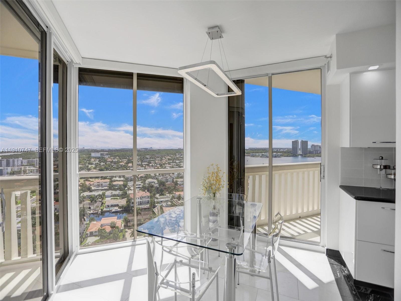 1000 E Island Boulevard 2103, Aventura, FL 33160 photo 4