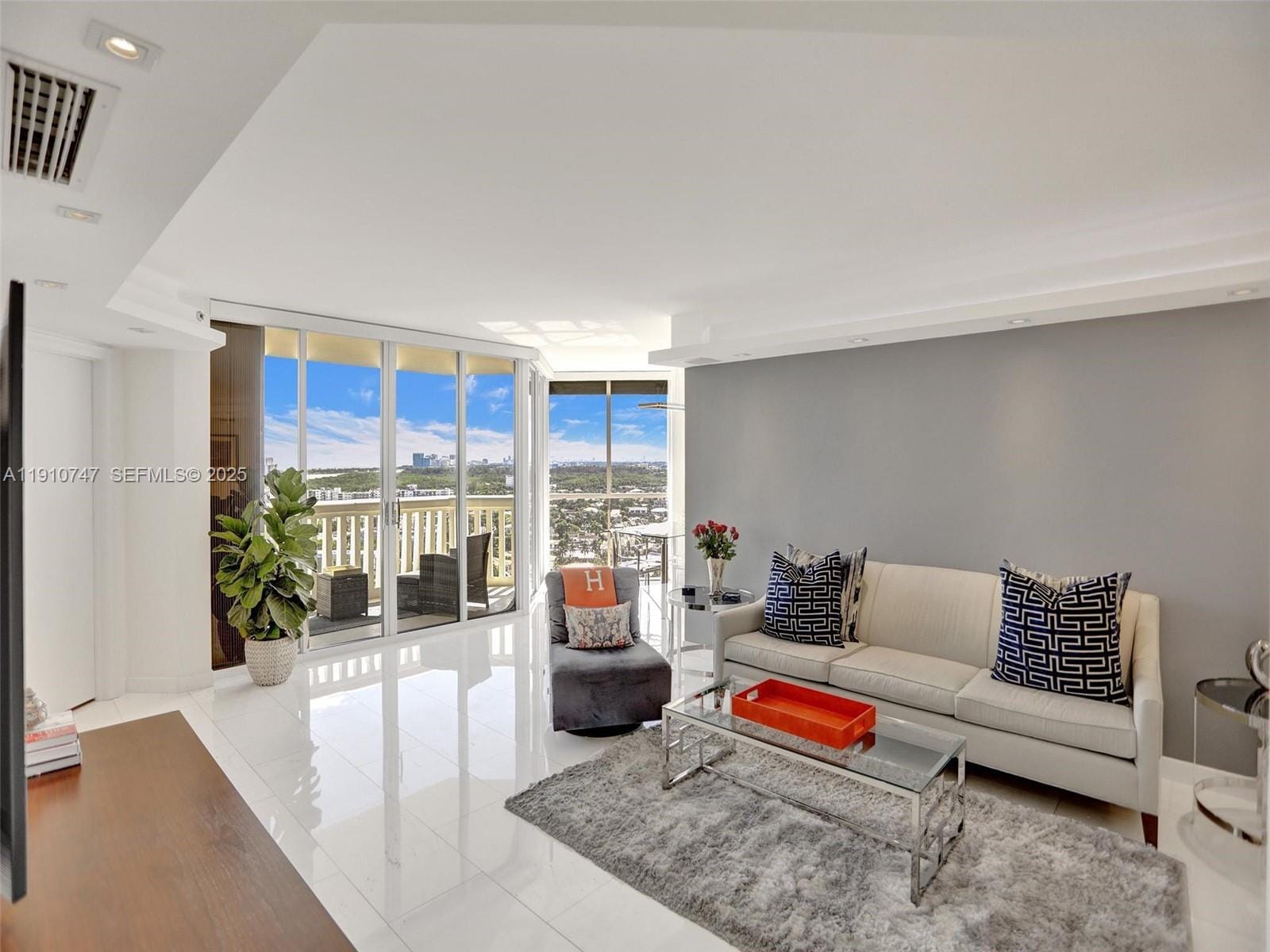 1000 E Island Boulevard 2103, Aventura, FL 33160 photo 6