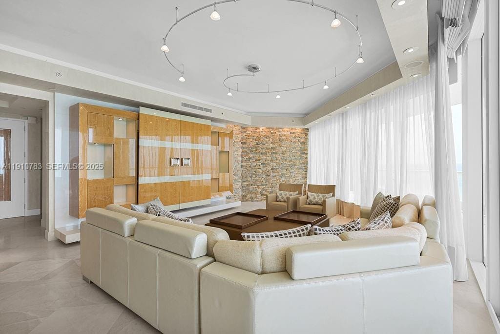 16047 Collins Avenue 1104, Sunny Isles Beach, FL 33160 photo 2
