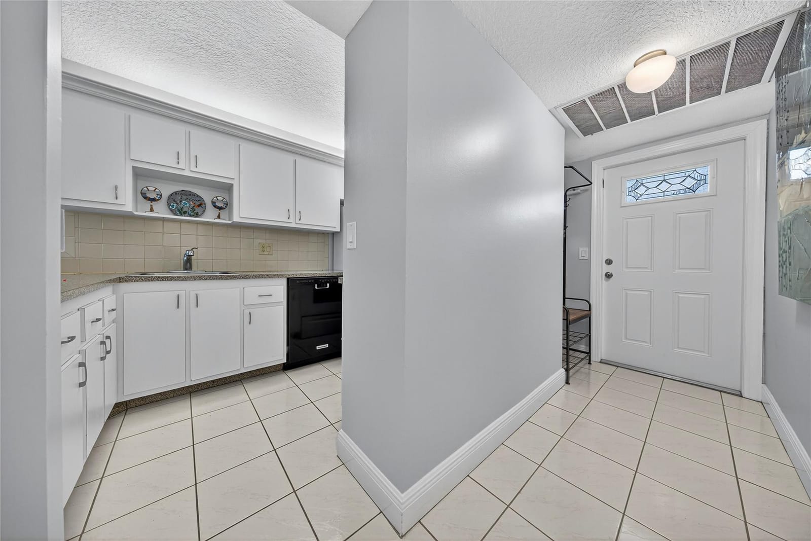 2920 NE 8th Terrace 103 — photo 11