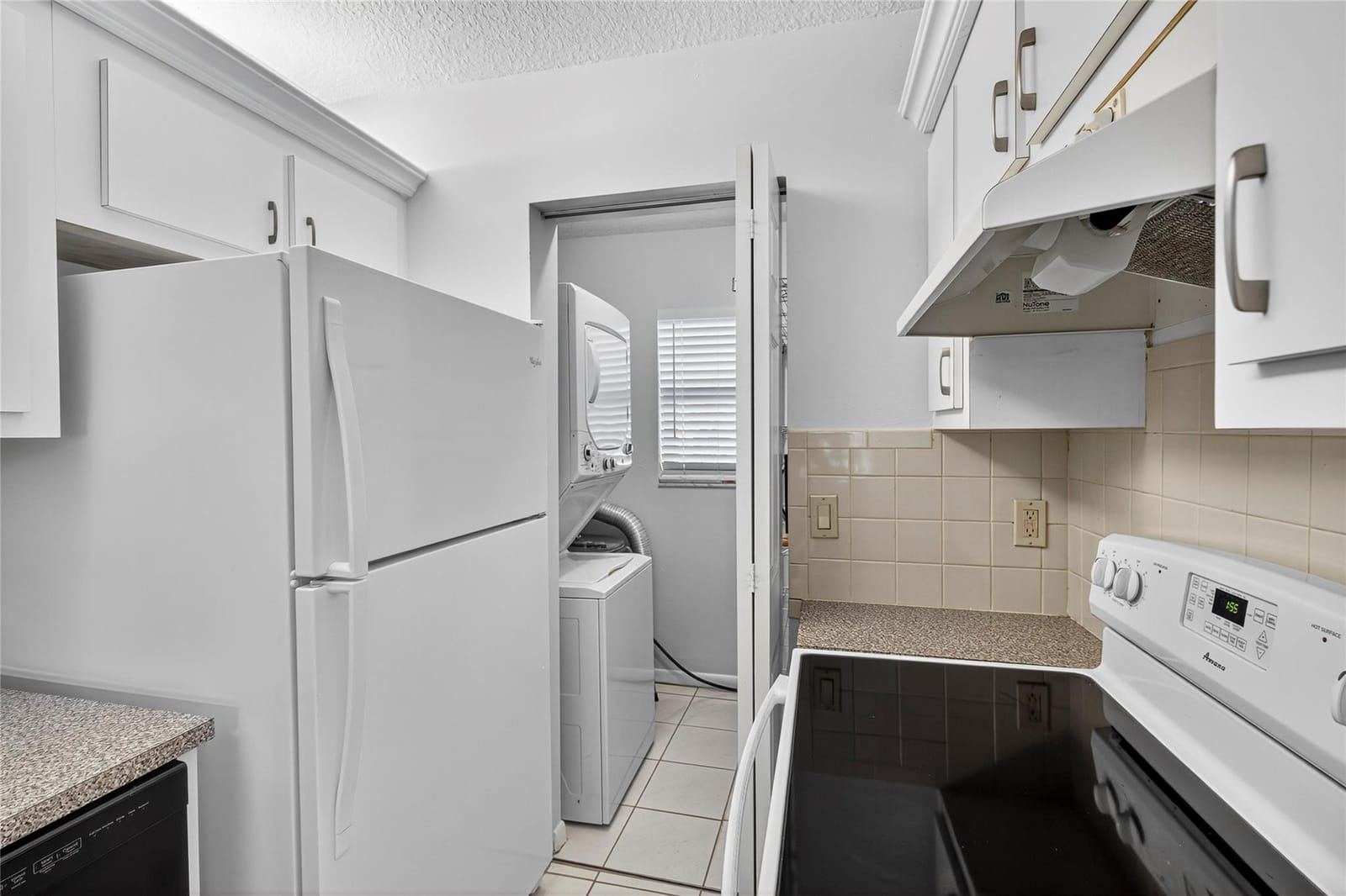 2920 NE 8th Terrace 103 — photo 12
