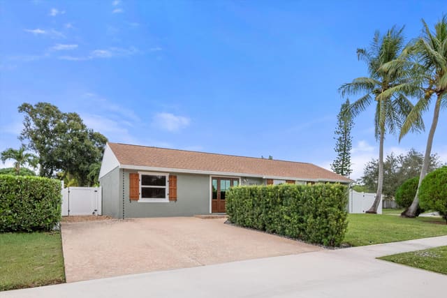 10067 Yeoman Lane, Royal Palm Beach, FL 33411