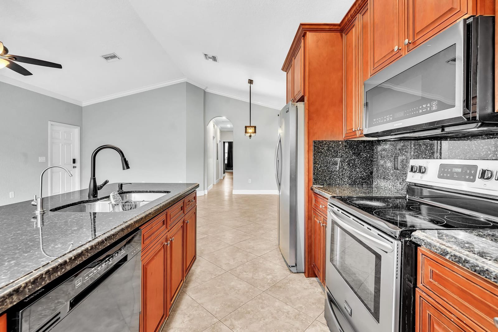 3113 Shelby Way — photo 4