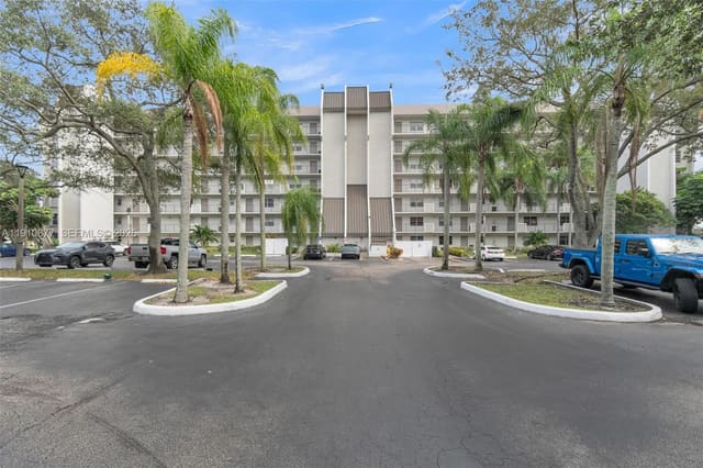 3100 W Rolling Hills Circle 707, sold in Rolling Hills Golf And Te, Davie, FL