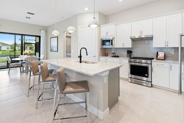 579 SE Villandry Way, Port St. Lucie, FL 34984