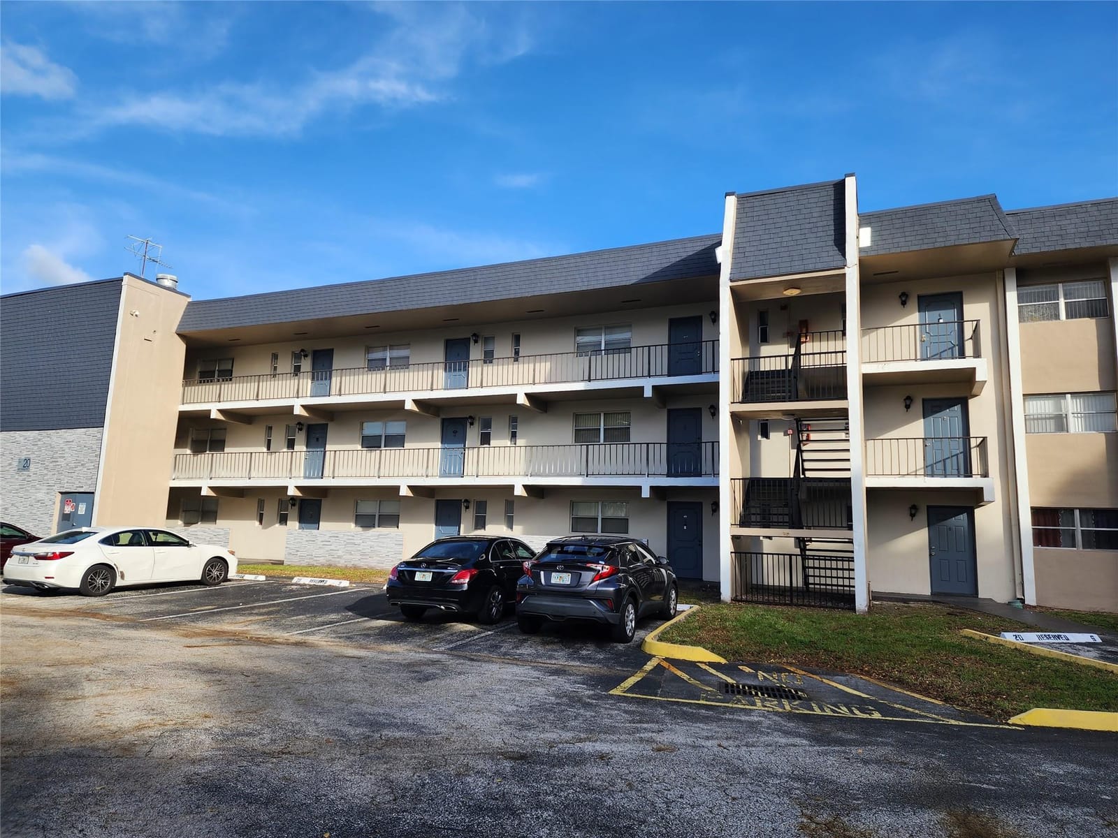 8020 Fairview 109, Tamarac, FL 33321 photo 2