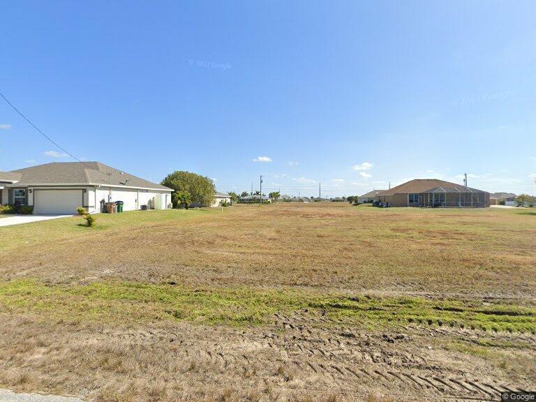 523 NW 25th Place