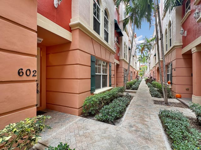1033 NE 17th Way 602, sold in Villa Medici Condo, Fort Lauderdale, FL