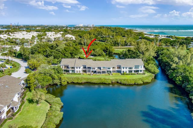 1808 Fairway Drive S, sold in Jupiter Dunes Condo, Jupiter, FL