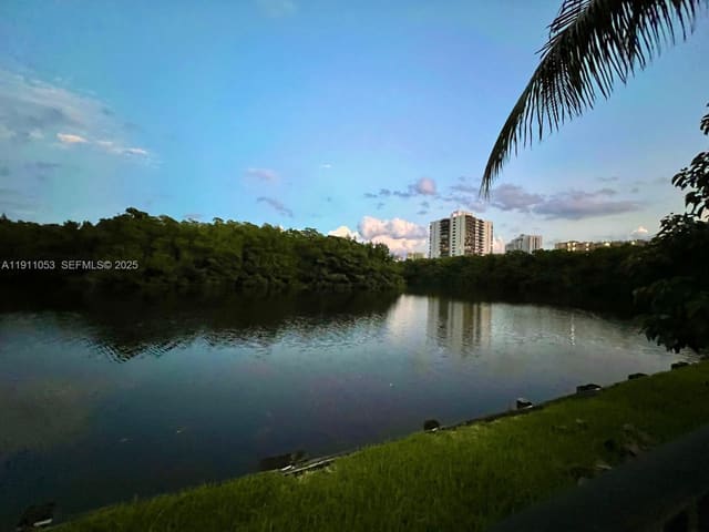 20825 NE 32nd Place, Aventura, FL 33180