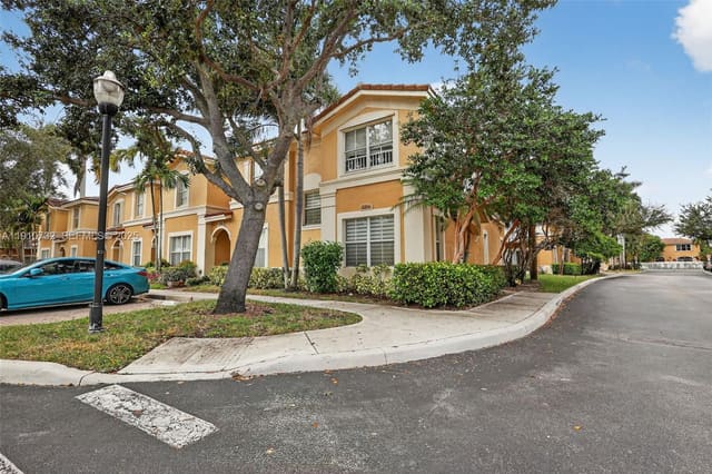 3004 SW 129th Way 150, Miramar, FL 33027