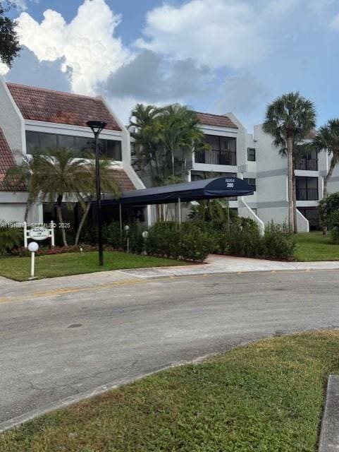 200 Lakeview Drive 102, Weston, FL 33326