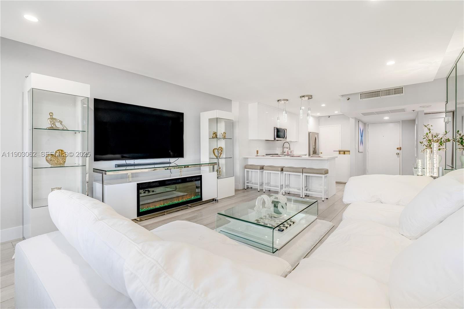 100 Lincoln Road 323 — photo 11