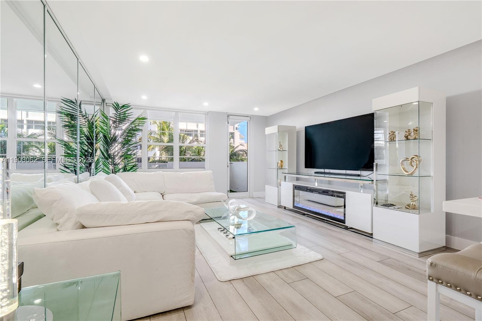 100 Lincoln Road 323 — photo 6