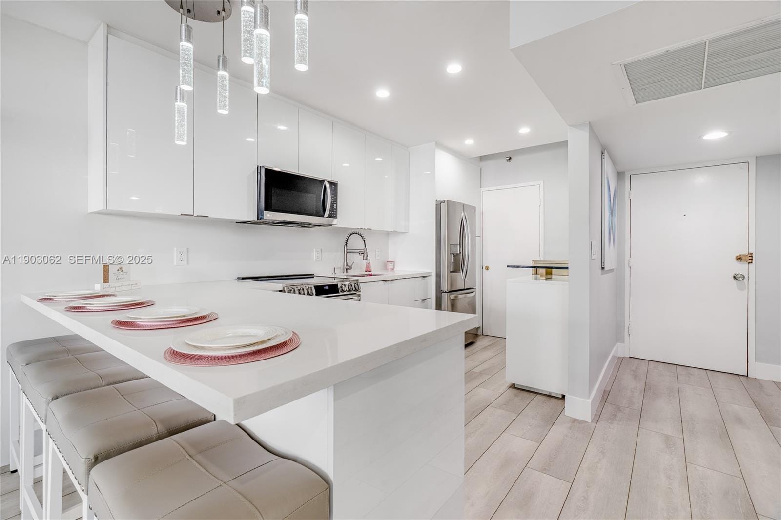 100 Lincoln Road 323 — photo 7