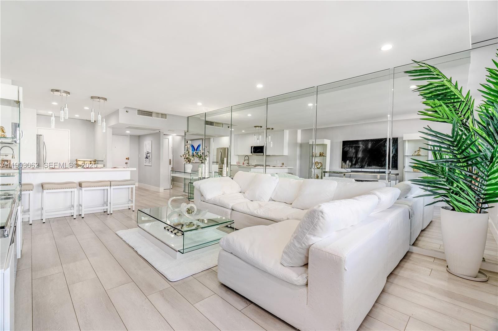100 Lincoln Road 323 — photo 10