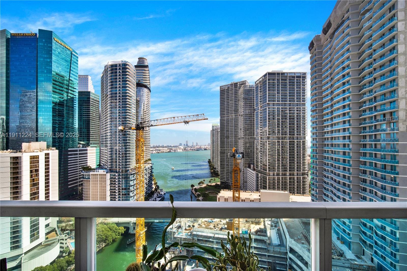 31 SE 5th Street 2910, Miami, FL 33131 photo 13