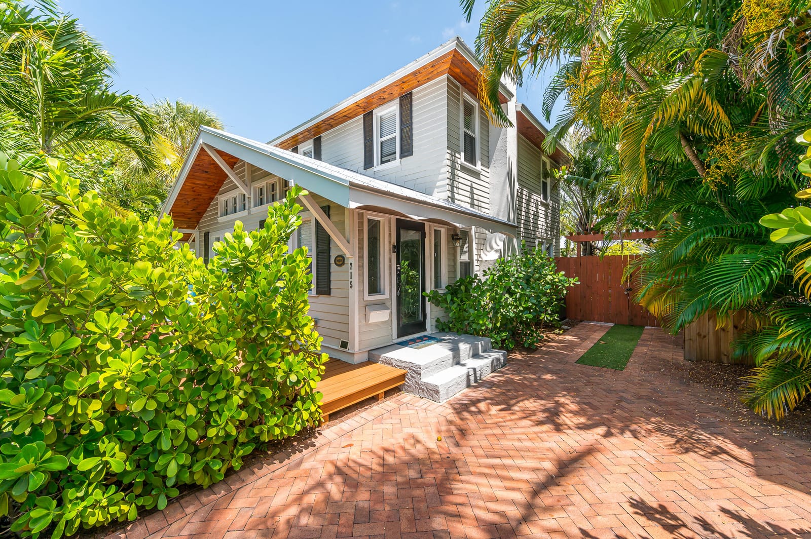 715 Palm Street, West Palm Beach, FL 33401 photo 1