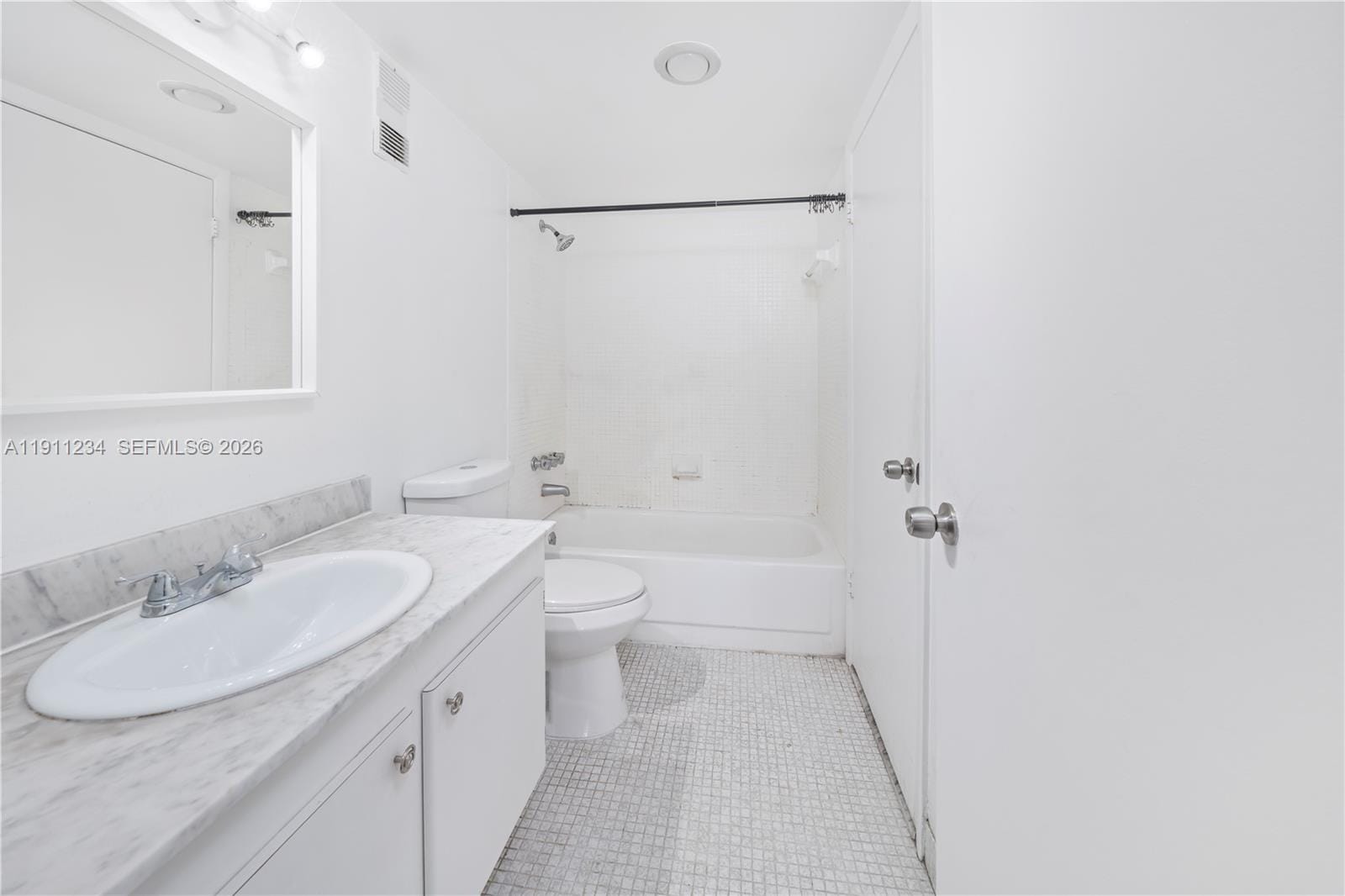 1300 NE Miami Gardens Drive 512E — photo 8