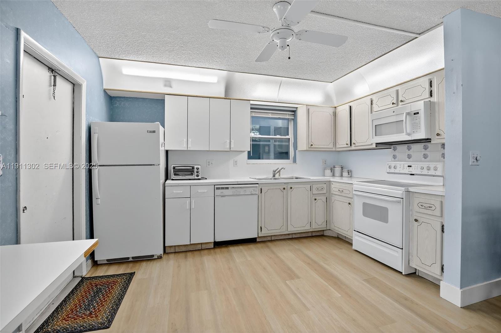 1354 N 12th Court 11B — photo 2