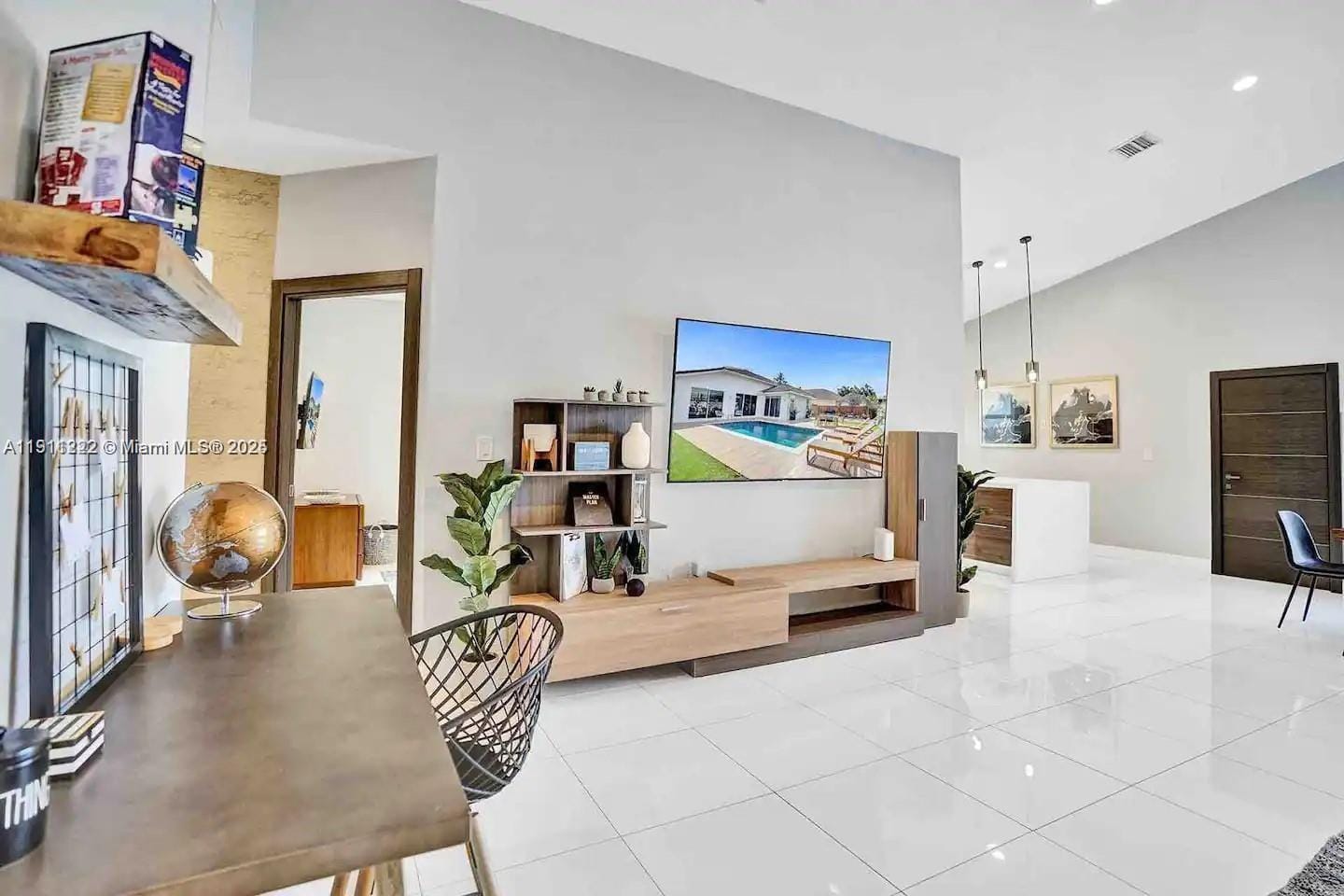 1260 S 13th Avenue, Hollywood, FL 33019