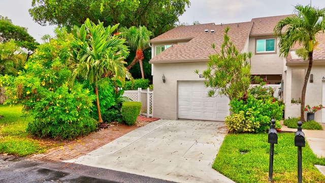 6758 Canary Palm Circle, sold in Canary Palm Club, Boca Raton, FL