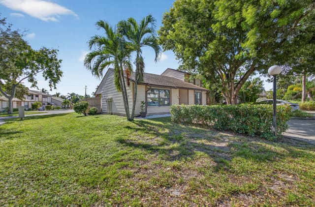 126 Sherwood Circle 12a, sold in Jupiter Village Townhomes, Jupiter, FL